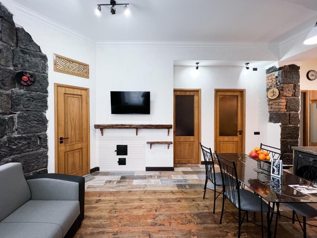 Aros Apartment Gyumri Eksteriør bilde